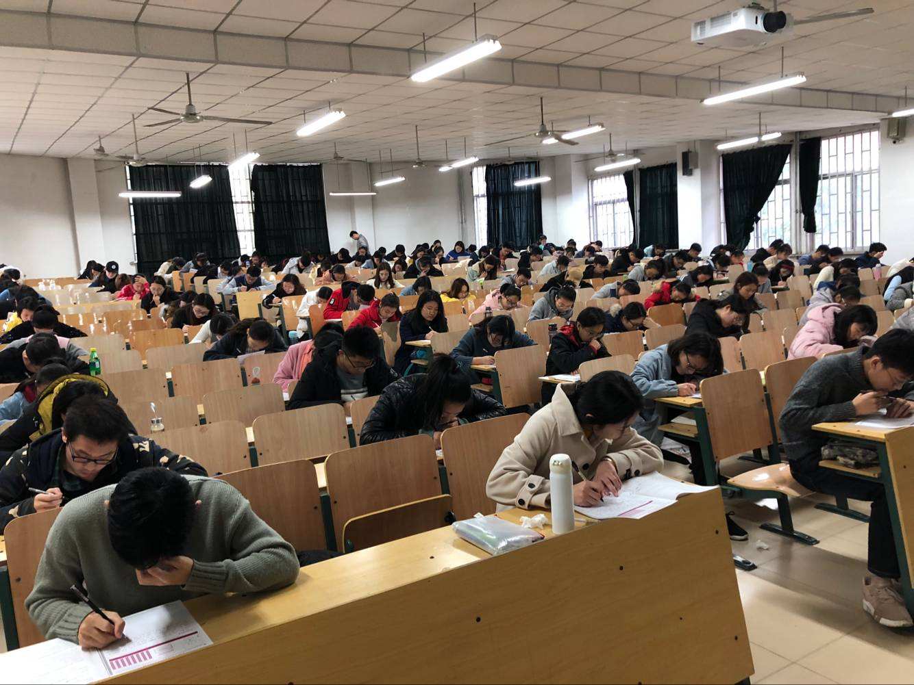 大学四年，哪一年考四六级更容易“过线”？过来人告诉你答案