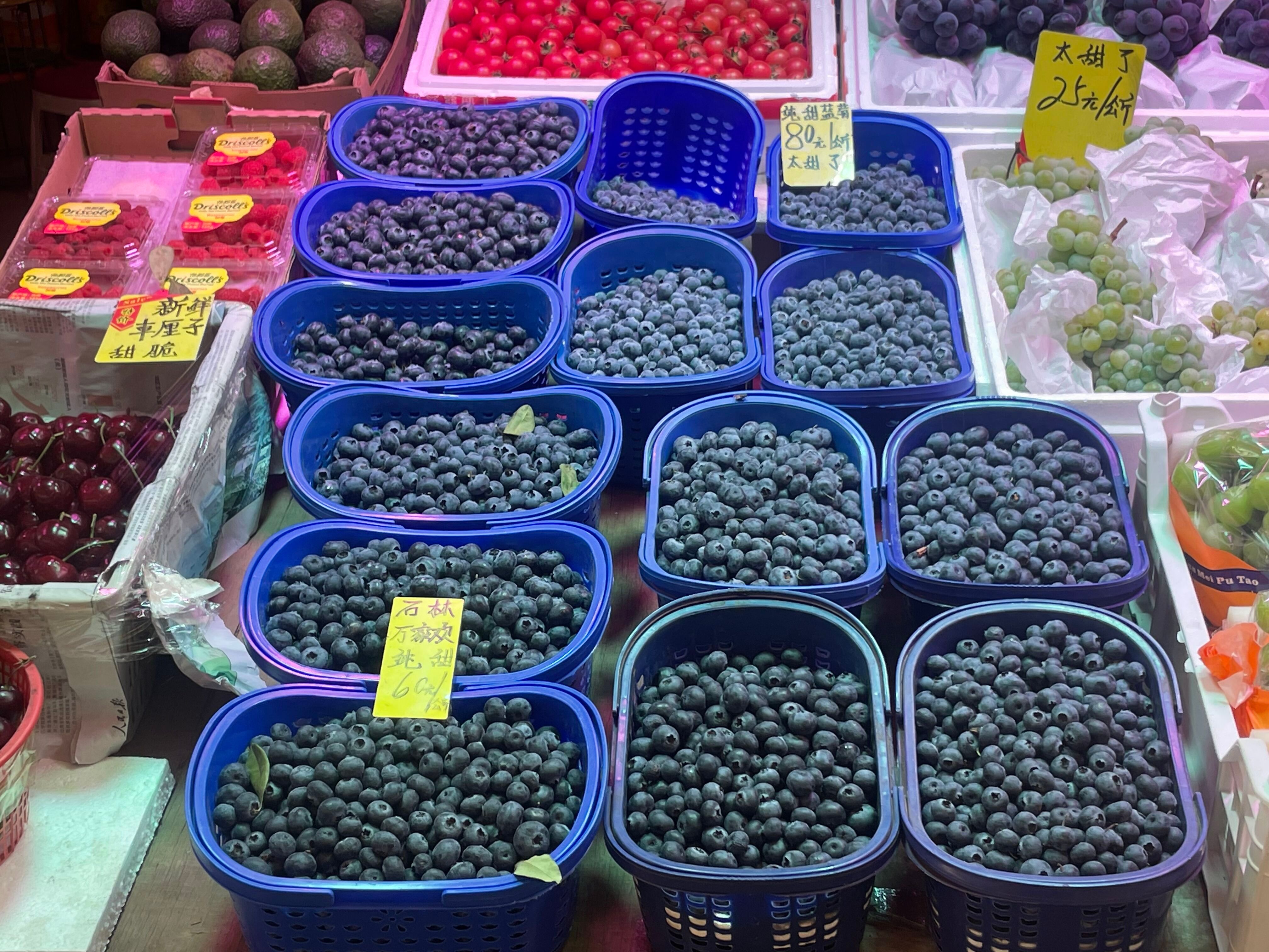 昆明菜市场价格公示(每公斤直降20-30元！昆明人的“蓝莓自由”来了！)
