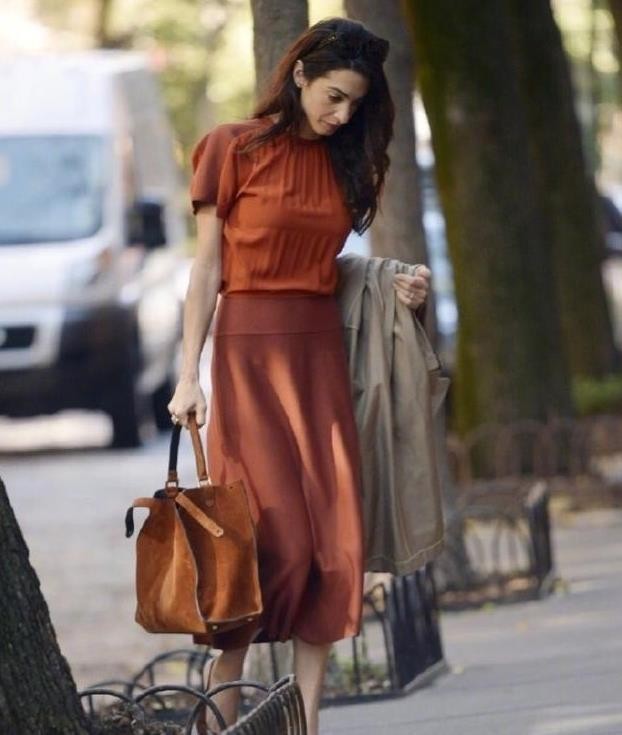 最美律师艾莫：打败21位情敌让奥巴马作证，治好恐婚症奥斯卡影帝