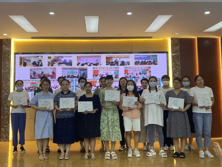 石家莊市神興小學“博愛杯”頒獎儀式(圖11) 石家莊市神興小學“博愛杯”頒獎儀式(圖11)