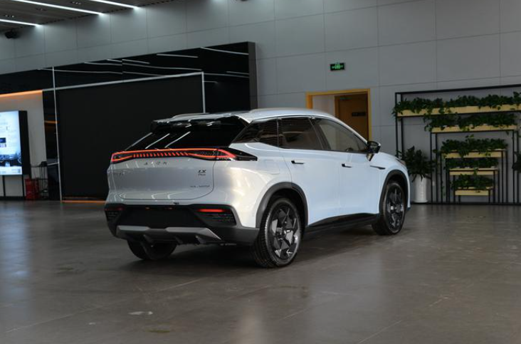 续航里程超1000Km 这款纯电车型完美解决里程焦虑 仅售28.66万起