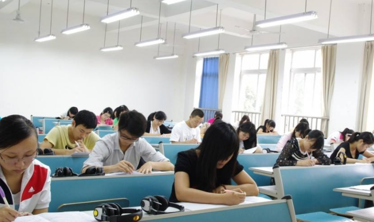 高校不允许大一新生报英语四级？对此还是理解的，毕竟名额有限