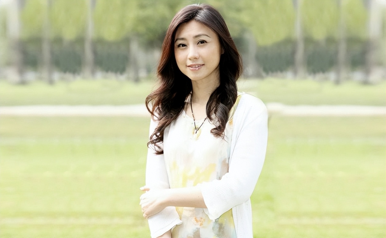 美女律师赖芳玉：为张清芳争取16亿赡养费，接手大S李靓蕾离婚案