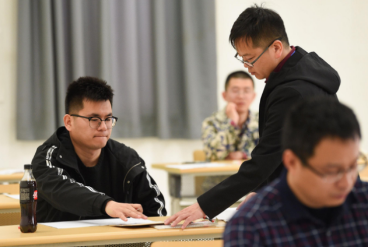 大学里隐藏的“私下交易”，学生们习以为常，家长却一头雾水