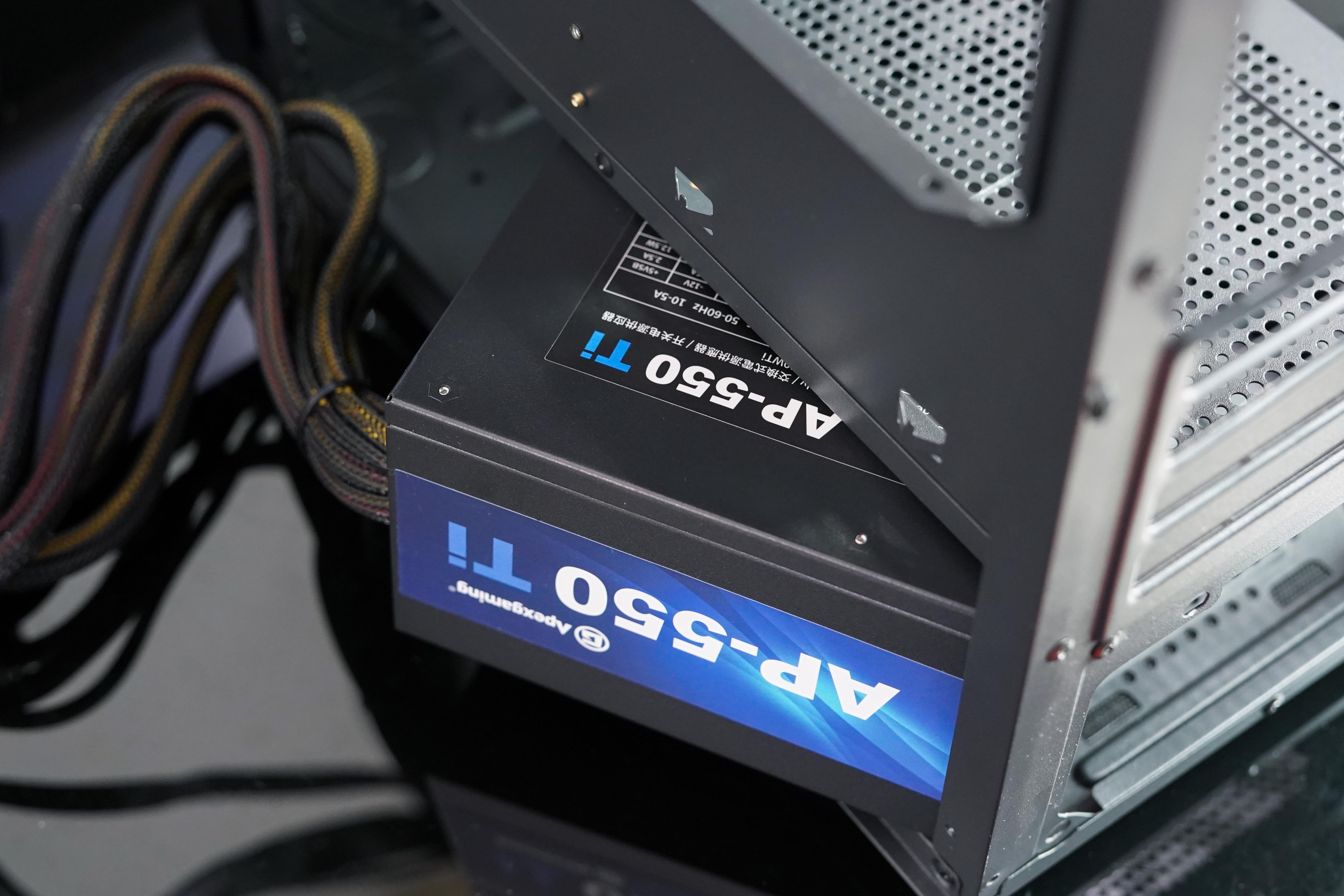 5年换新，净化空气，艾湃电竞550W纳米光触媒电源开箱