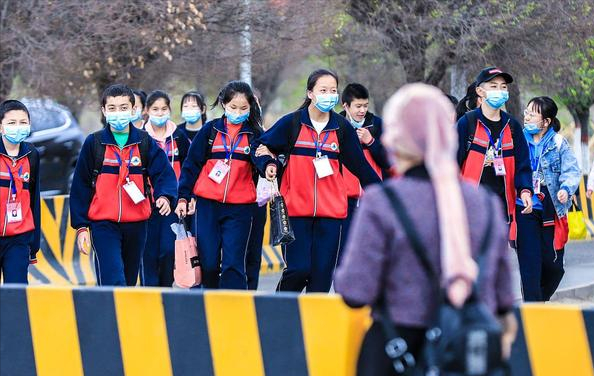 云南部分教育局公布，大中小学寒假时间确定，家长却“欲哭无泪”