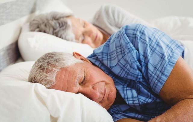 為什麼老年人晚上愛頻繁起夜？ 告知：老人夜尿多，3招教您改善
