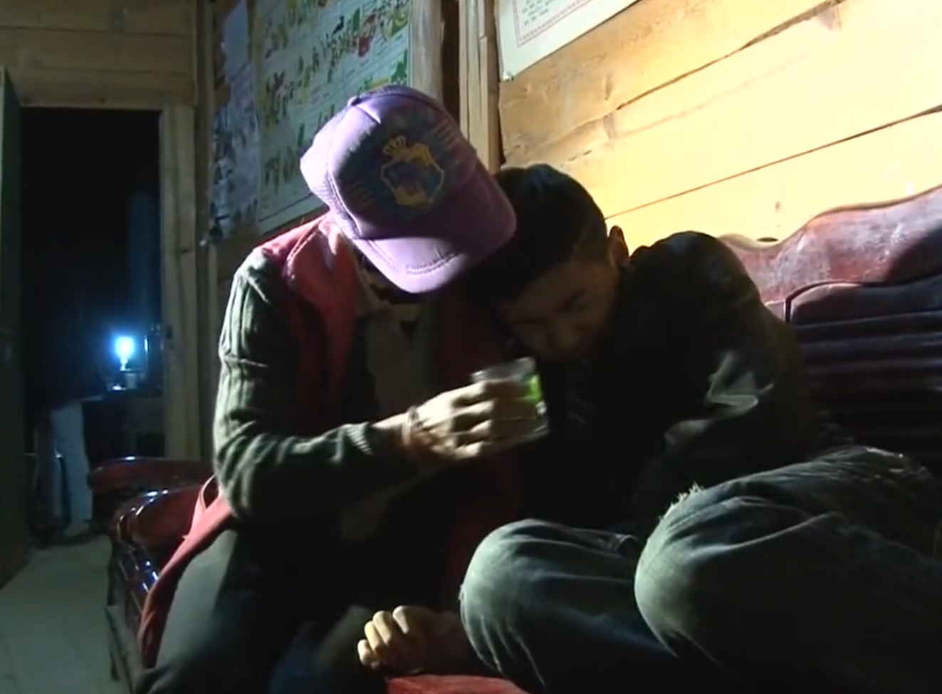 河南16岁富二代：从不吃青菜，有钱才看书，喜欢追着生活老师打