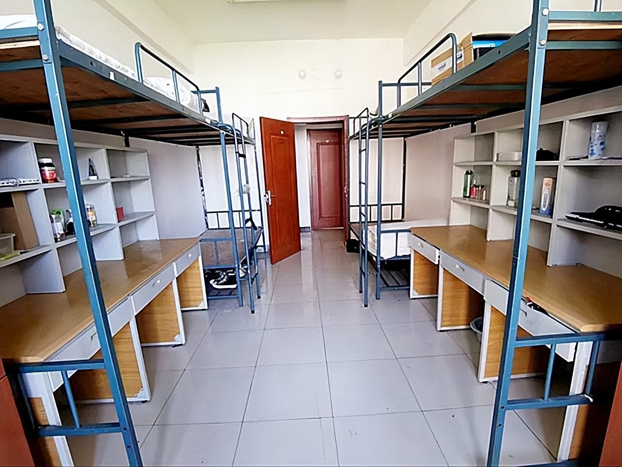 24岁学霸离世捐献5器官，丧子后第10天，父亲回老家工地搬砖