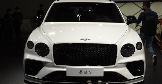 疑似宾利添越加长版谍照曝光，售价或超300万，预计明年上市