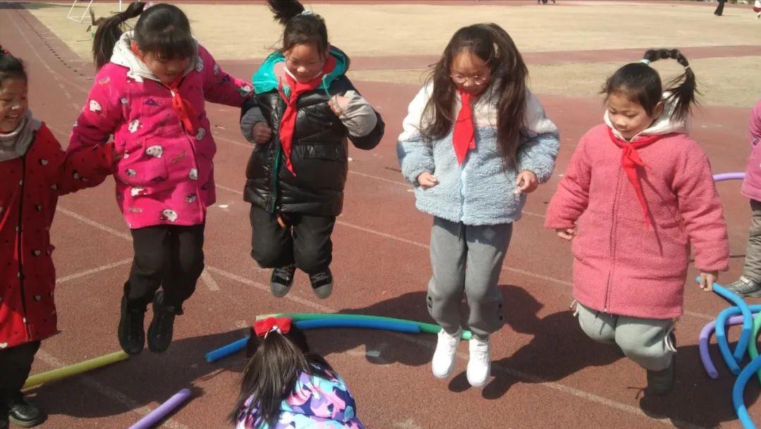 漣水縣義興中心小學開展首屆心育節(jié)(圖28) 漣水縣義興中心小學開展首屆心育節(jié)(圖28)