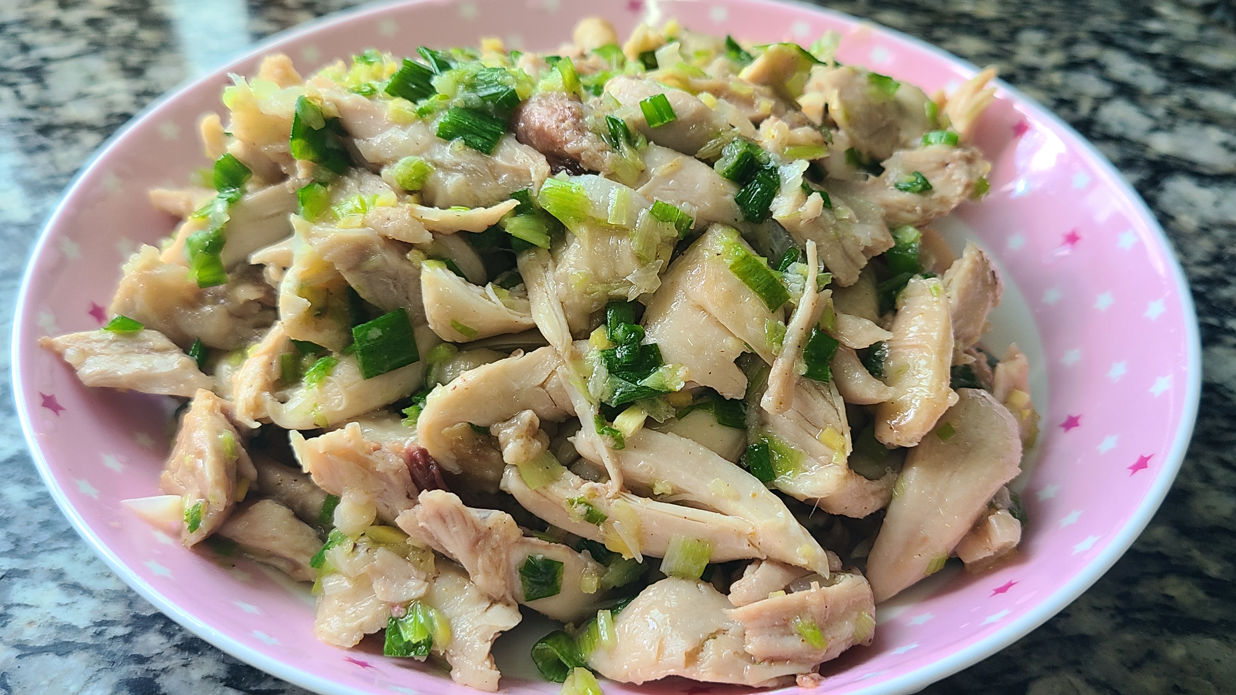 葱油手撕鸡在广东出了名，手把手教你做出来，好吃味美香味浓