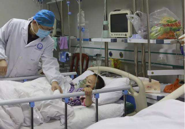 河北男孩逆袭记：9岁捡废品照顾瘫痪母亲，18岁744分考上清华大学