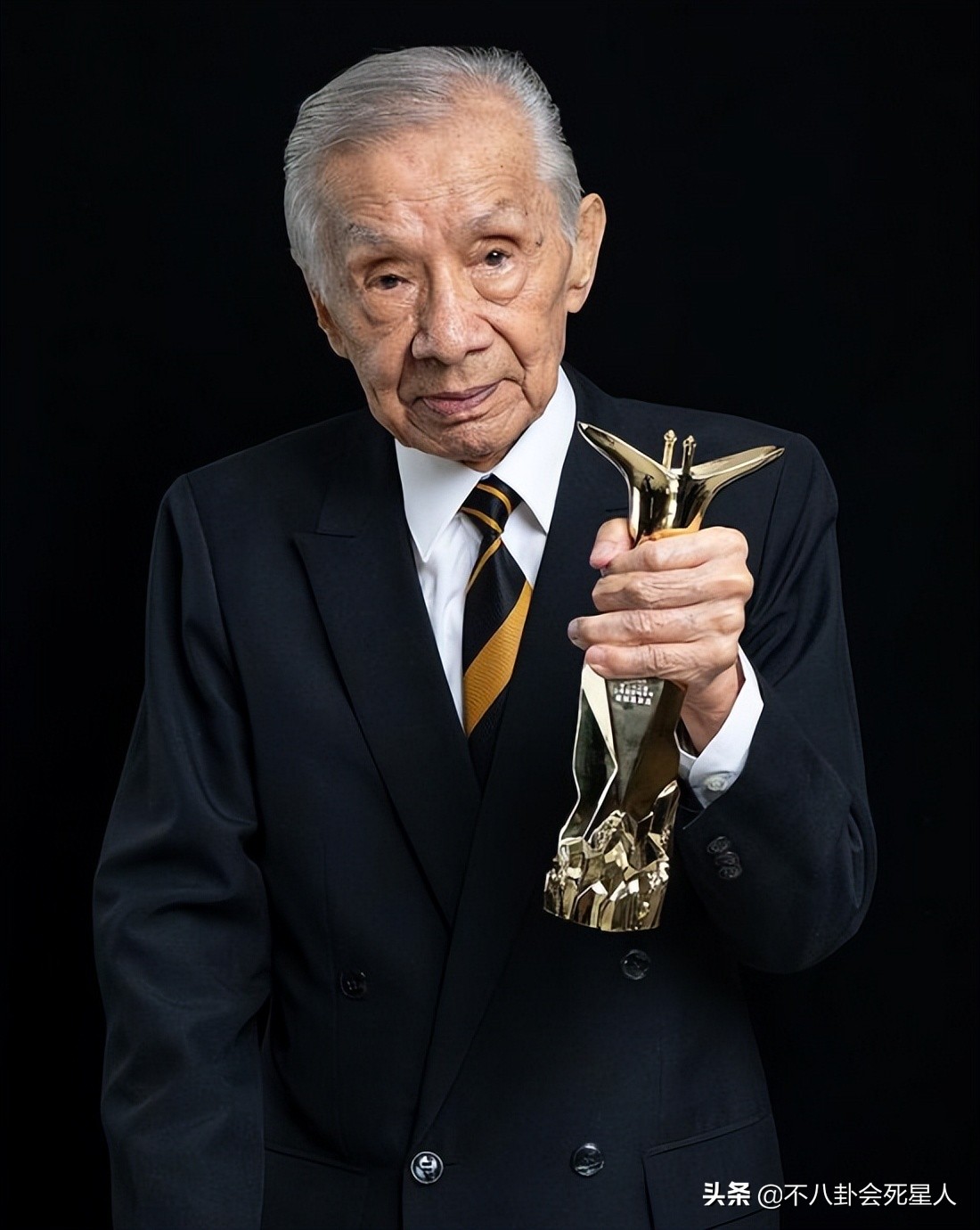 ​2022娱乐圈半年大事记：有4部爆款剧，火了3个明星，消失了一个人