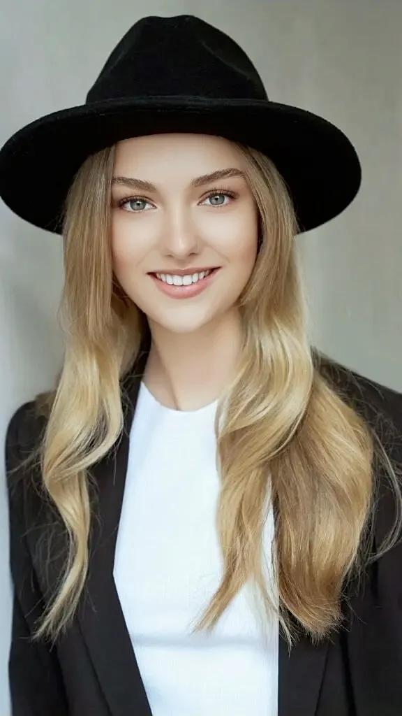 《支离破碎》女演员莉莉·库拉格