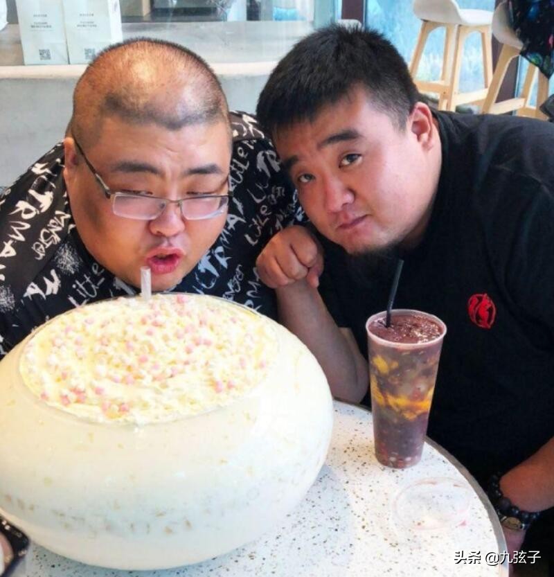 是资本“吃人”，还是人吃资本？29岁“泡泡龙”之死，是谁的过？