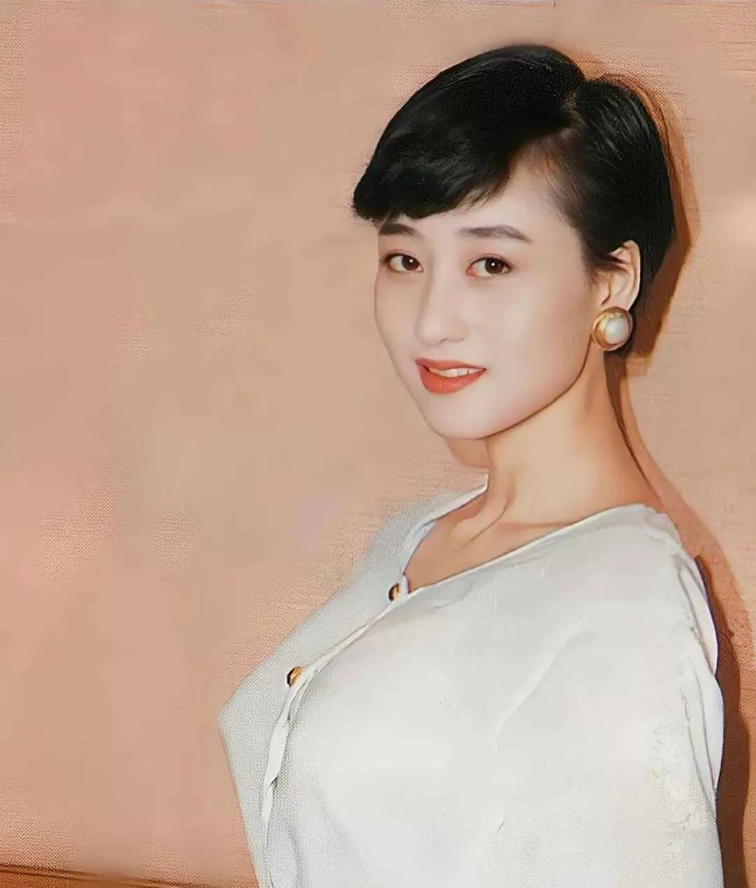 捐款成谜，欺负钟楚红，暴打利智，揭开周润发不为人知的一面