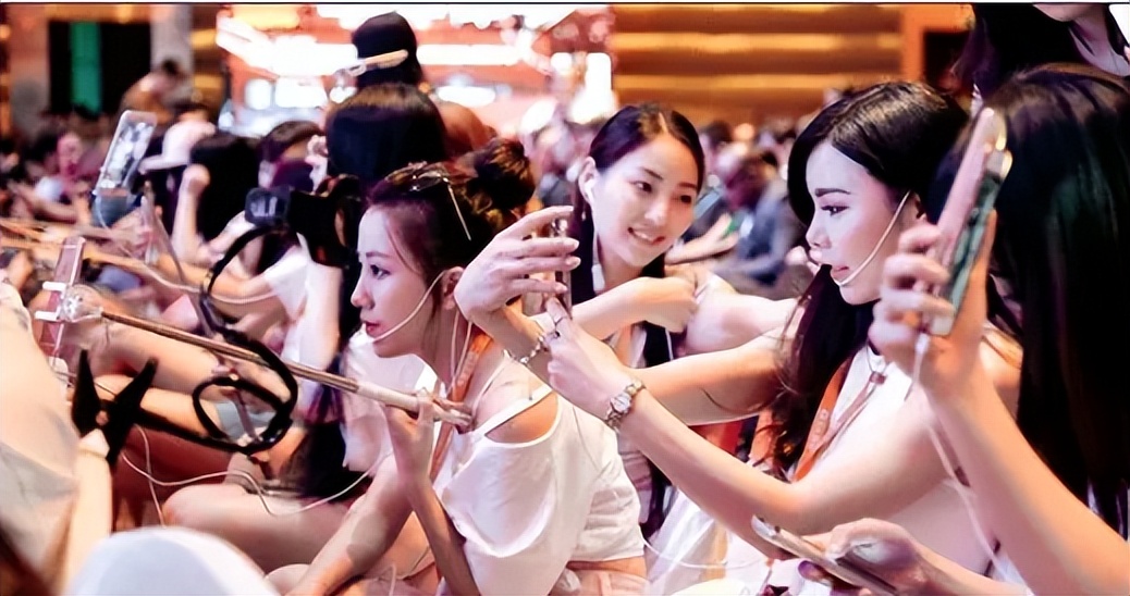 11位网红的收入，有人一分钟50万，有人年入30亿，19岁存款8位数