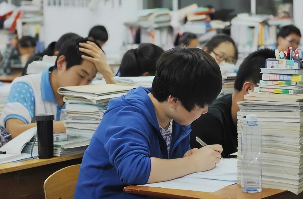 高中究竟是选择读文科好还是理科好，学习不好的人容易选错