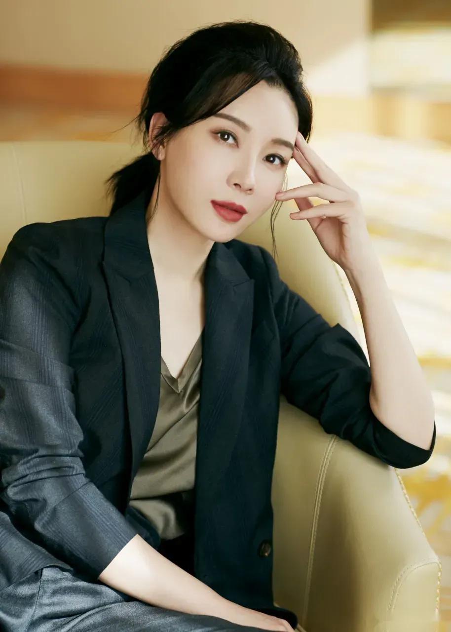 陈数这样穿西装太美了