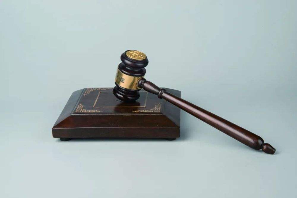 男子骑电动车高速逆行被撞身亡，家属起诉索赔38万，如今法院判了