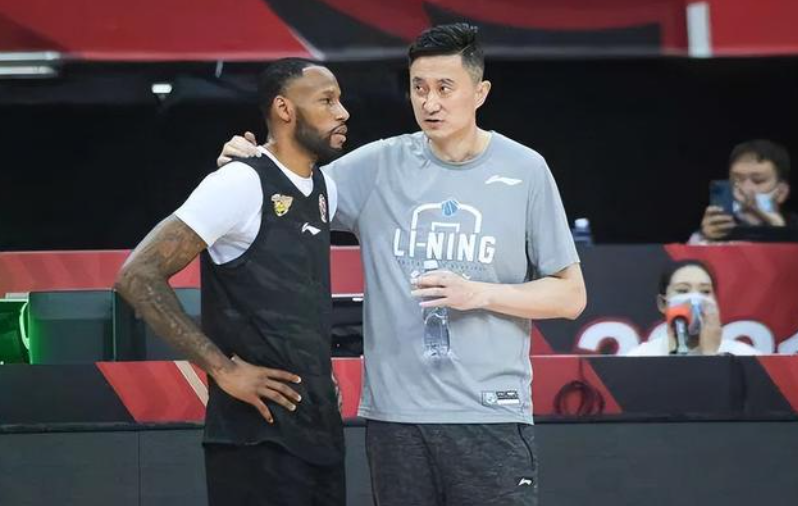 威姆斯为什么不在nba打(再见威姆斯，亲自宣布离开广东！3连冠功臣告别，朱芳雨下狠手)