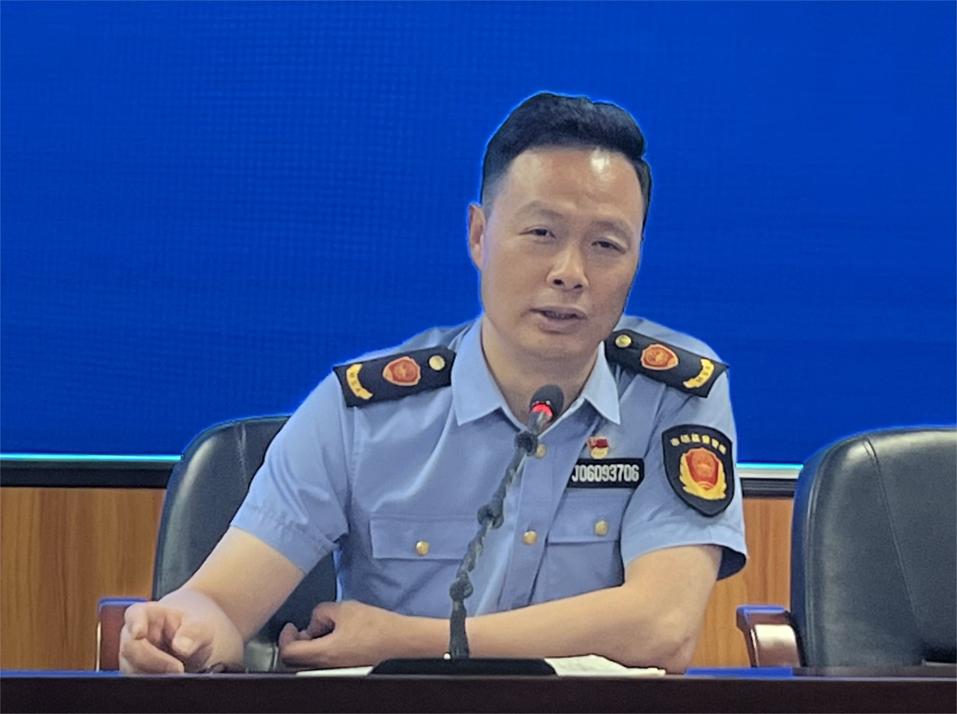 讲不出再见!夷陵区市场监管局职工夜听榜样“菊姐”维权故事