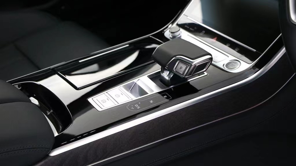 新一代奥迪A8预告图曝光，颜值大增，竞争奔驰S级，威猛又帅气