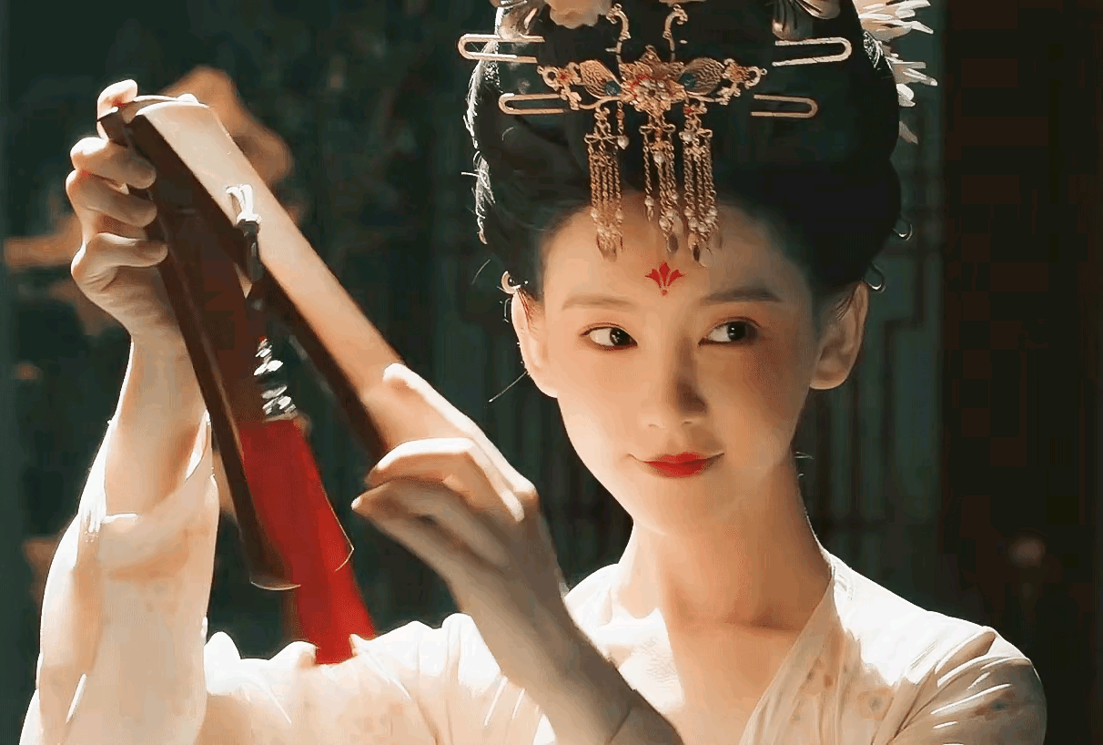 古装VS现代堪称“换头”！多演点古装戏吧，我能磕一辈子