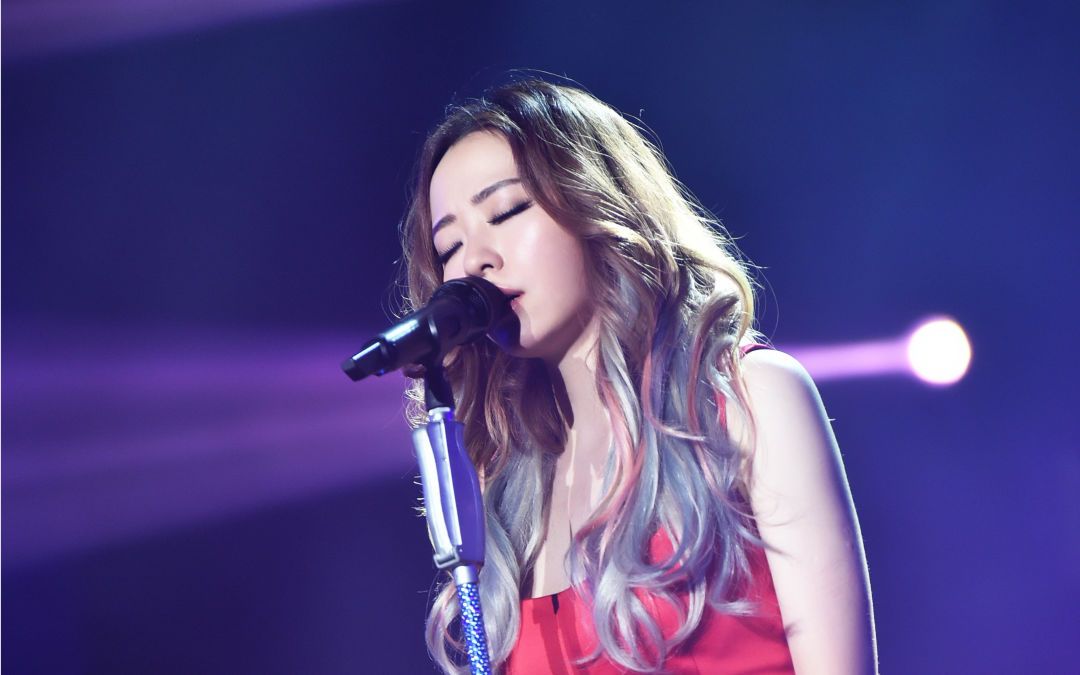 张靓颖痴情前夫15年，却被当成提款机：遇上冯柯是缘，还是劫？