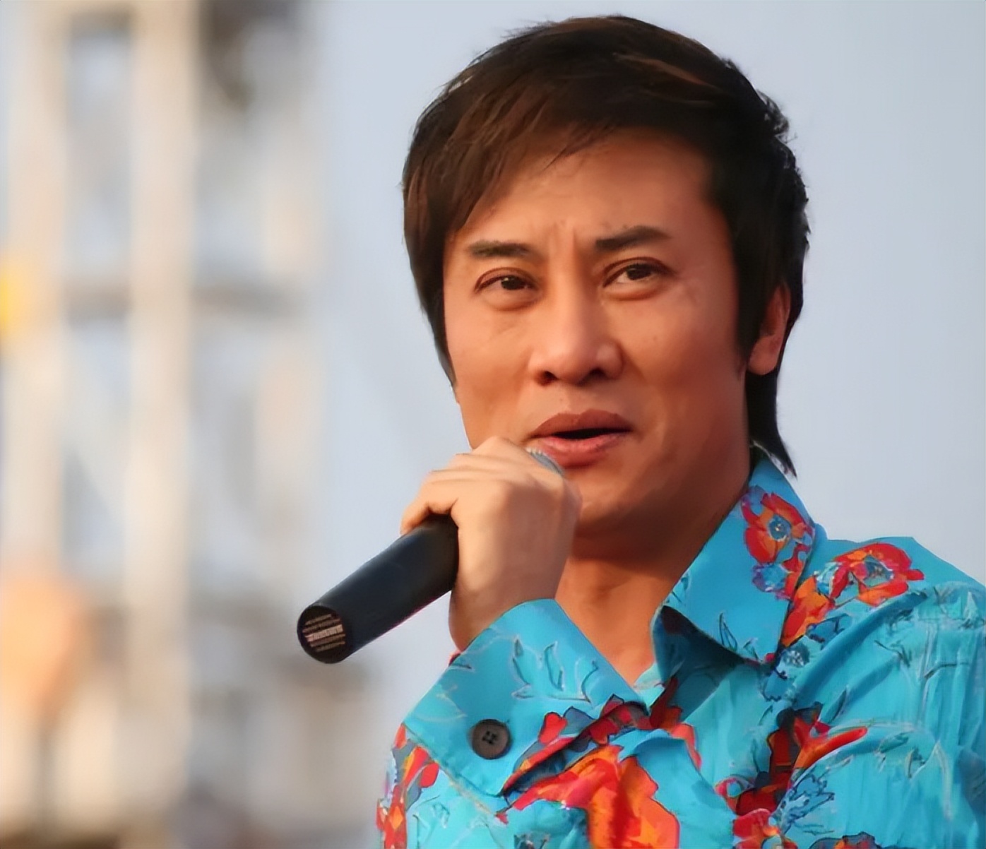 江涛:成名后不忘糟糠之妻,跟岳母同住30年,成名后接回改嫁亲妈