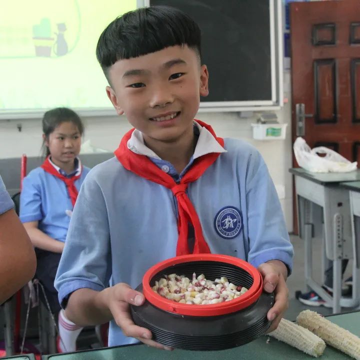发扬劳动精神 争做先锋少年｜记川大西航港实小劳动技能大赛活动