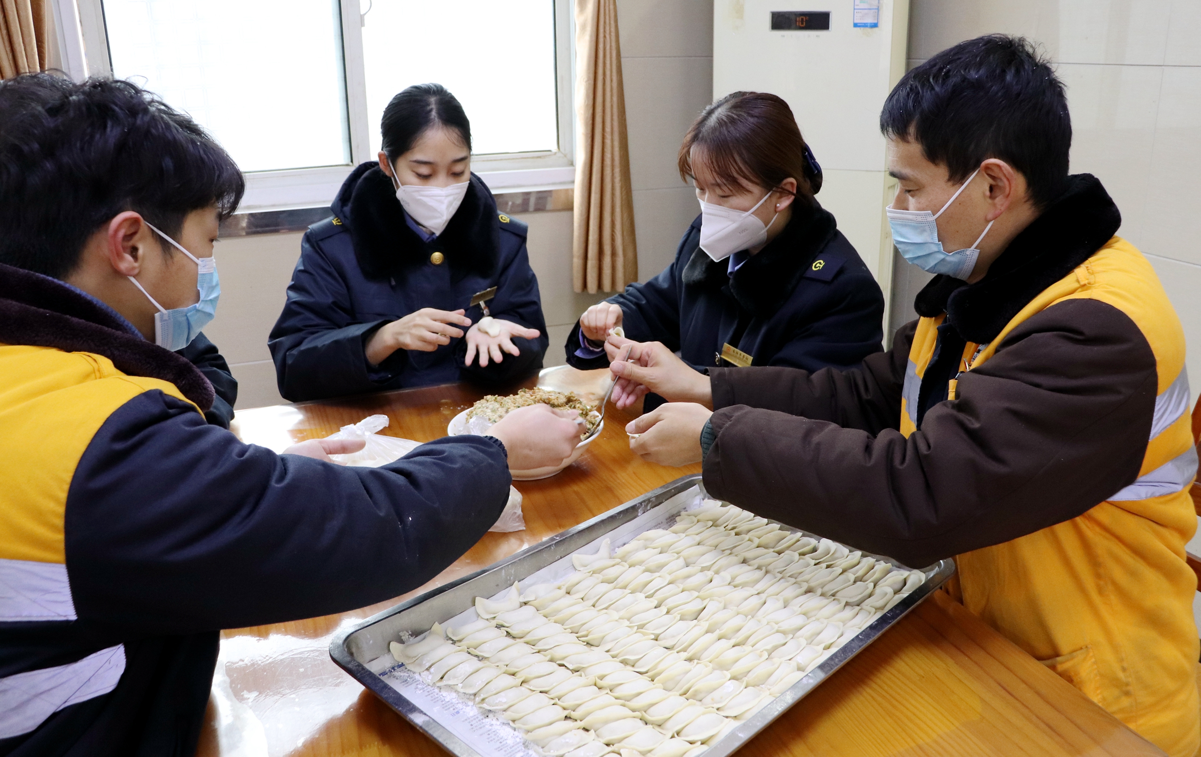 中铁邓州车站：“团”情温暖让青工过节不孤单