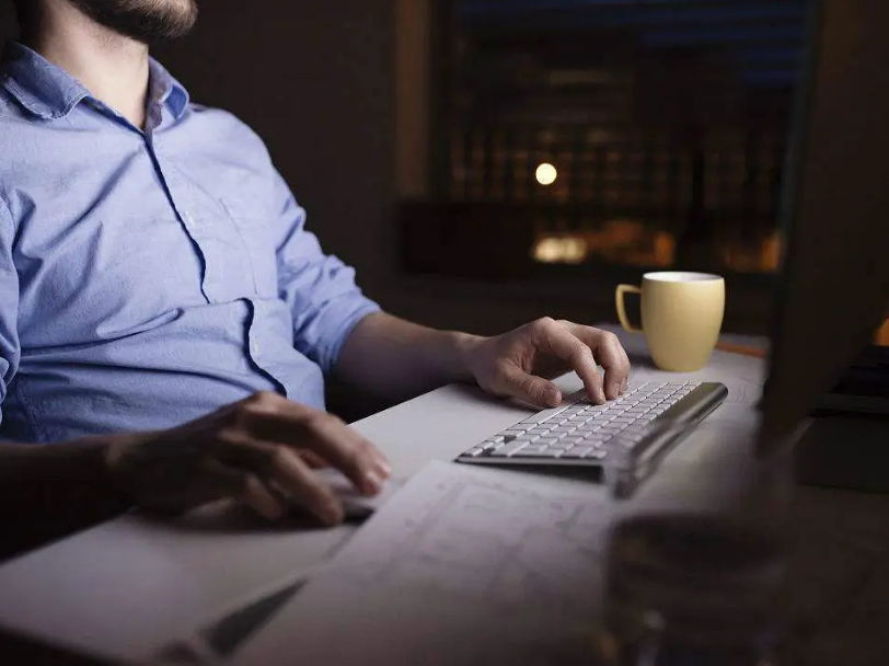 国家开始着手针对超时加班,对"996"说不