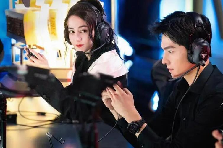 从普通销售员到收视女王，迪丽热巴的背景，远比你想象得复杂