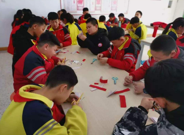 小学生“检讨书”火了，看似真诚反思却藏着小秘密，网友：想挨打