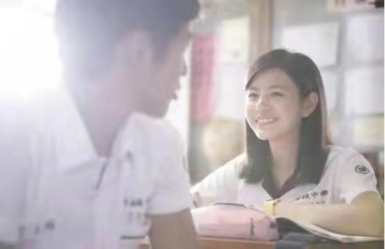 24岁的美女大学生，大学四年竟然没有男生追，现在的男孩怎么了？