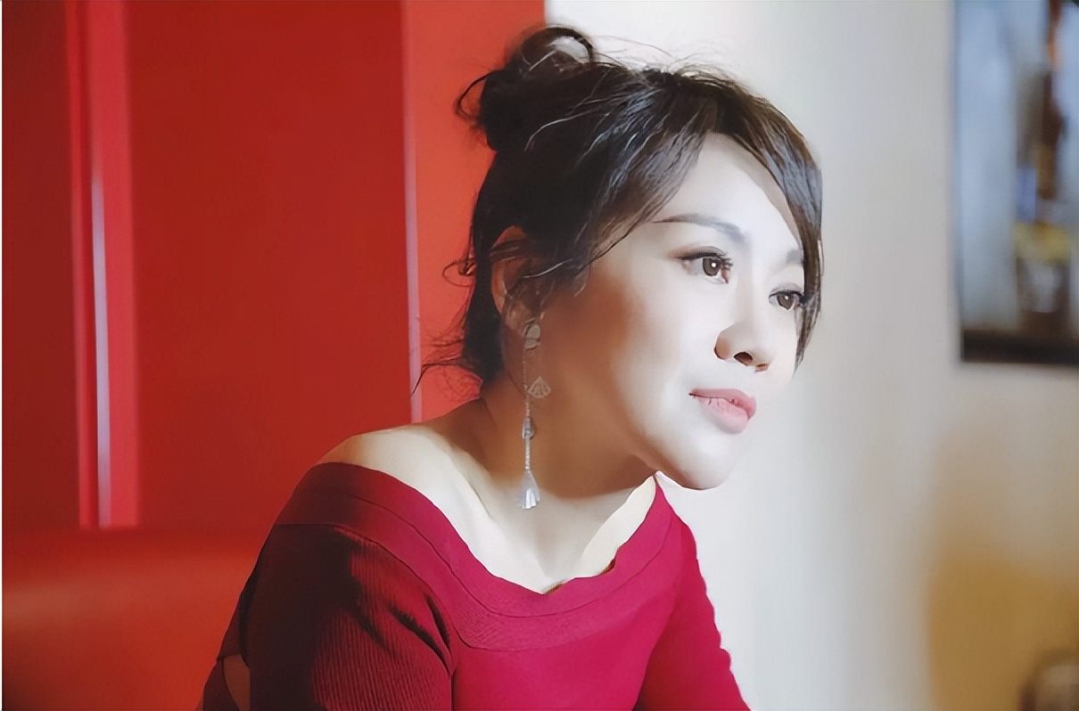 “女人30豆腐渣”？这6位“徐娘半老”的女星，个个风华不减