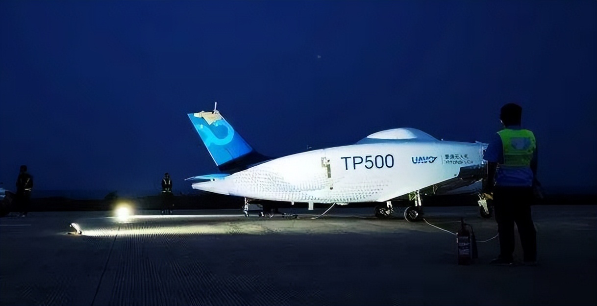 航空运输也要无人化？世界首架无人运输机已试飞，航程达1800公里