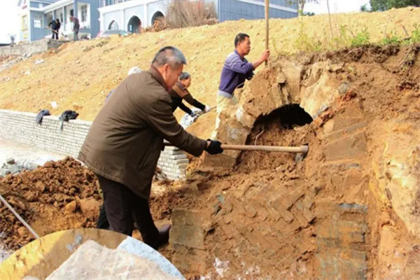 贵州水库挖出宋朝古墓，棺材钉都是纯金打造，墓主身份大有来头