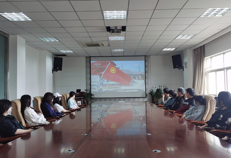 我校师生认真学习习近平总书记在庆祝中国共产主义青年团成立100周年上的重要讲话精神