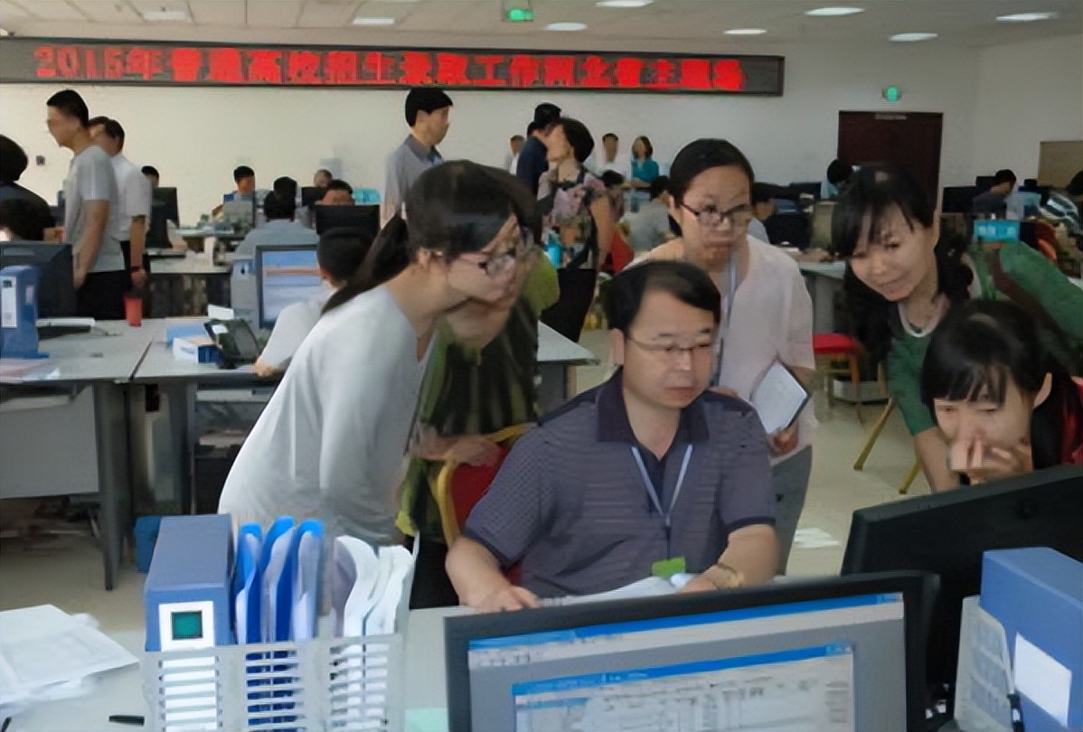 高考录取按分数、专业和志愿划分，具体内容是什么，了解后再报考