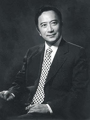 “著名导演”张纪中：三婚娶80后美娇娘，他的人生真的完美了？