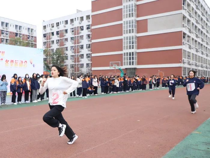 南充师范学校举行2021年“新华文轩杯”冬季运动会