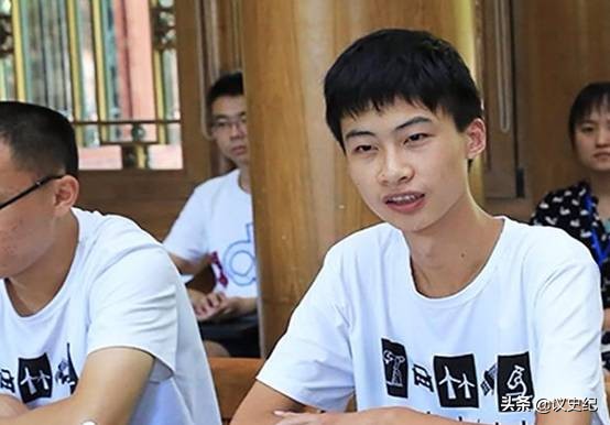 17年河北理科状元744分考上清华，校长亲自拜访，推门后直接泪目