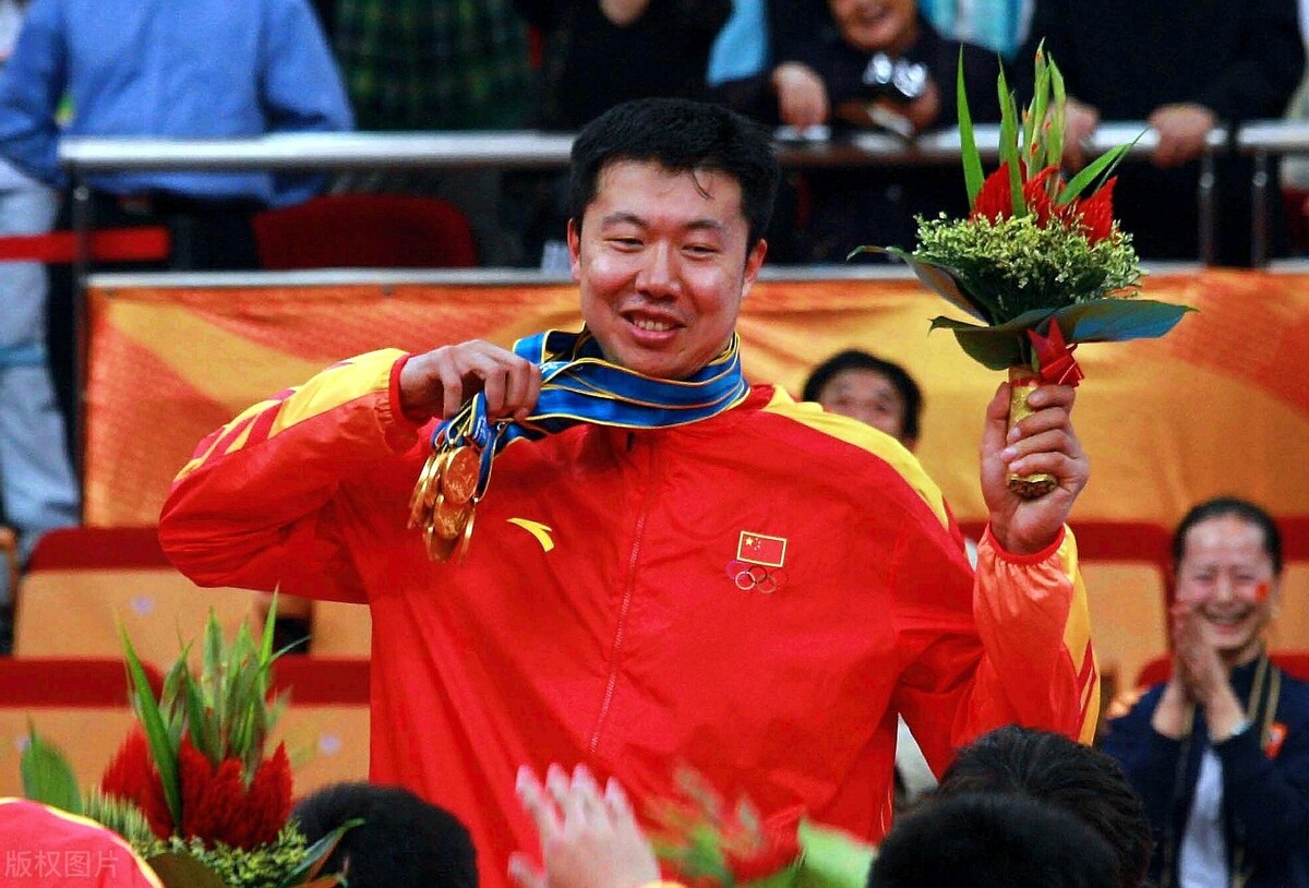 最强nba中国球员有哪些(中国男篮最强的十名球员，易建联难以抗衡姚郅，三分王李楠)