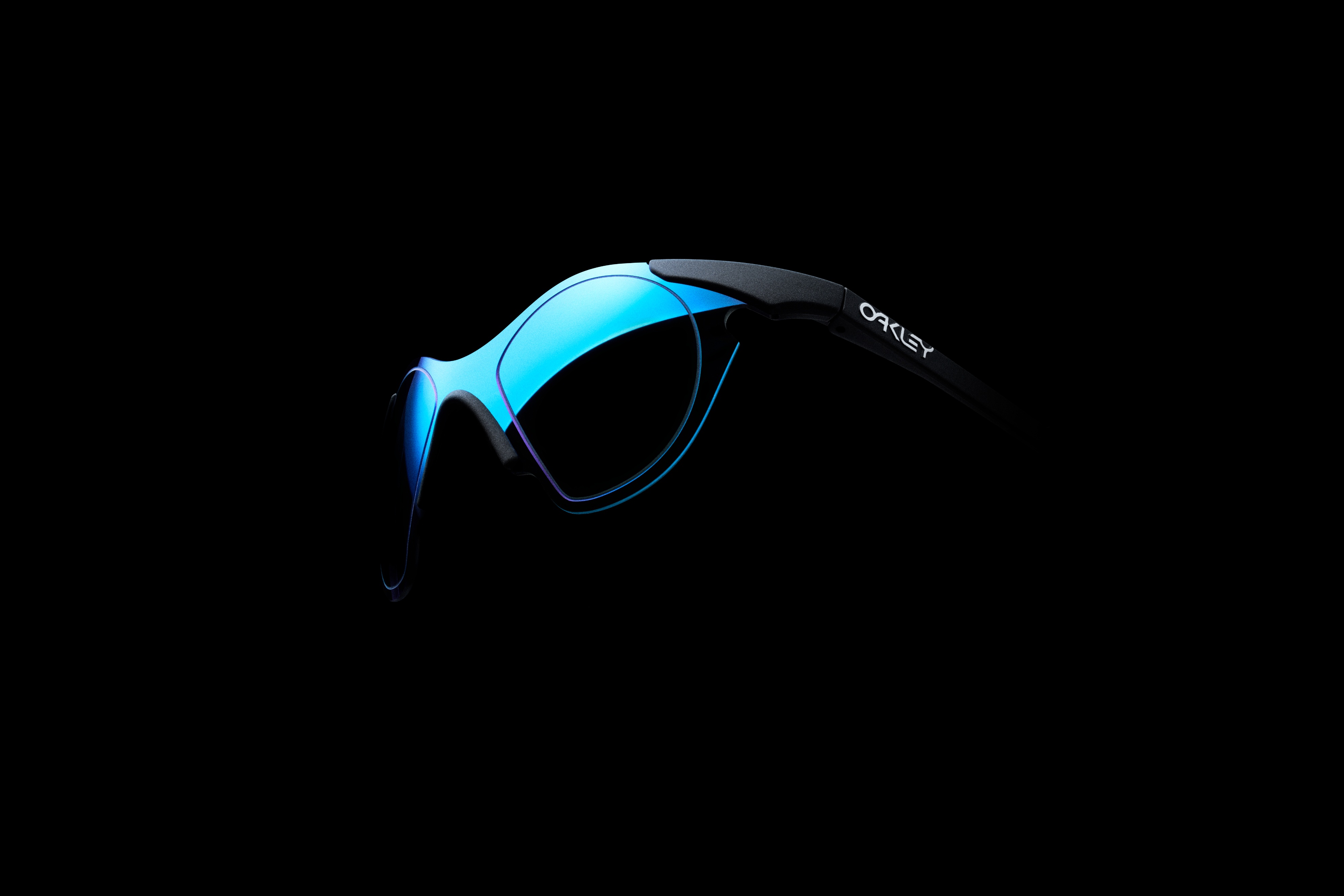 OAKLEY®欧克利SUB ZERO经典重现，90年代设计再引“轻炫”风潮