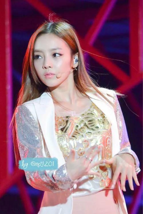 具荷拉——一生悲剧的女孩子