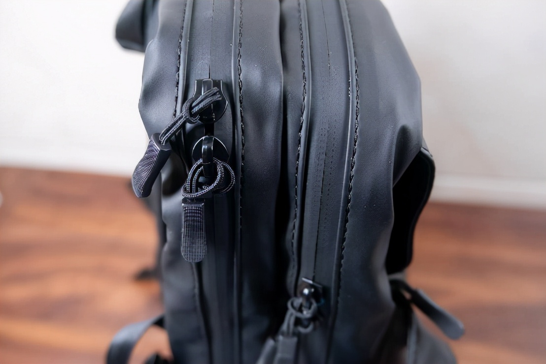 颜值与空间兼得，好看又能装，光影行星宙斯双肩包体验