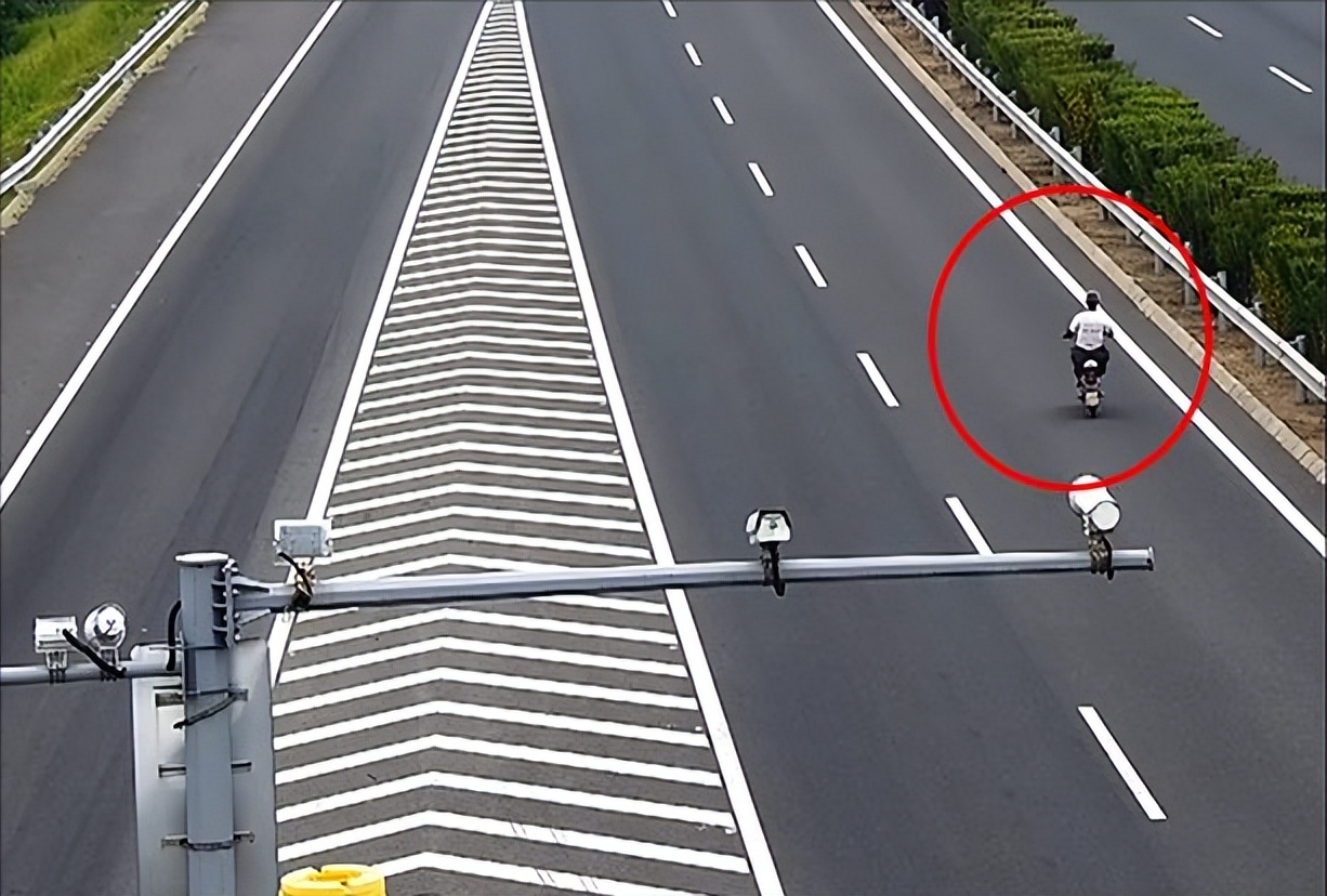 男子骑电动车高速逆行被撞身亡，家属起诉索赔38万，如今法院判了